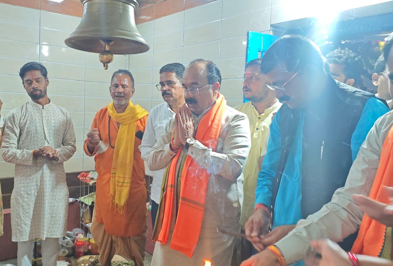 उपमुख्यमंत्री अरुण साव खल्लारी धाम में माँ खल्लारी के दर्शन कर प्रदेश की खुशहाली की कामना करते हुए।