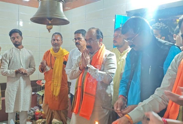 खल्लारी धाम में गूंजा आस्था का स्वर : उपमुख्यमंत्री अरुण साव ने माता के चरणों में नवाया शीश, प्रदेश की खुशहाली की कामना