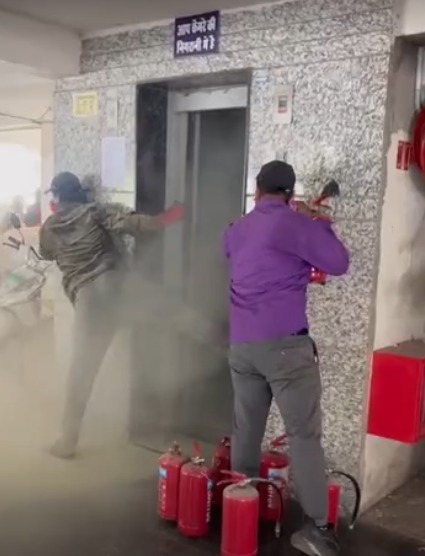 डॉल्फिन ज्वेलो अपार्टमेंट में लगी आग