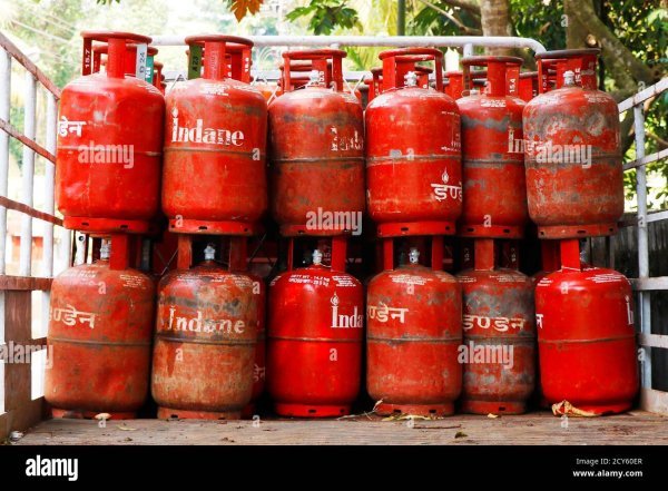 LPG Crisis : बिना PNG के नहीं मिलेगा कमर्शियल गैस सिलेंडर, दिल्ली में नियम सख्त