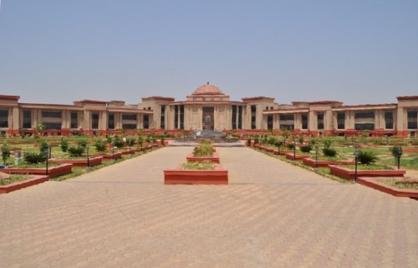 RTE में लापरवाही पर हाईकोर्ट का कड़ा रुख, बिलासपुर में गंदगी और अधूरी नाली पर सख्त कार्रवाई