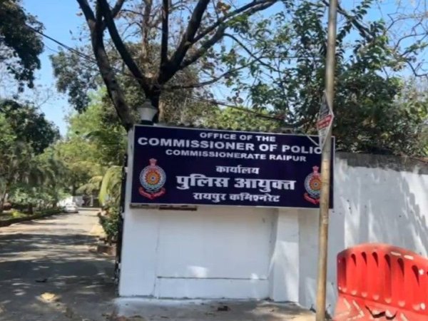 रायपुर पुलिस कमिश्नर ने 22 निरीक्षकों का किया तबादला :  शक्ति को मौदहापारा  और  अजय झा को तेलीबांधा  की जिम्मेदारी