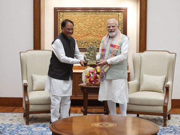 बस्तर 2.0 की शुरुआत : CM साय ने PM मोदी को दिया न्योता, 360° विकास का ब्लूप्रिंट सौंपा