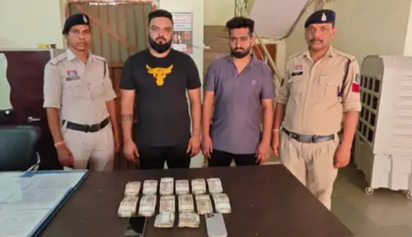 जुआरी गिरफ्तार: जुआ फड़ पर छापा, 6.34 लाख कैश और लग्जरी कारें जब्त, 2 गिरफ्तार