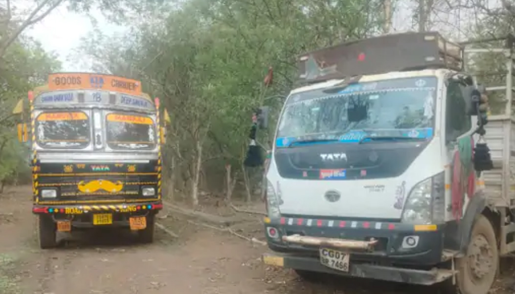 कार्रवाई के बाद जब्त हुई गाड़िया