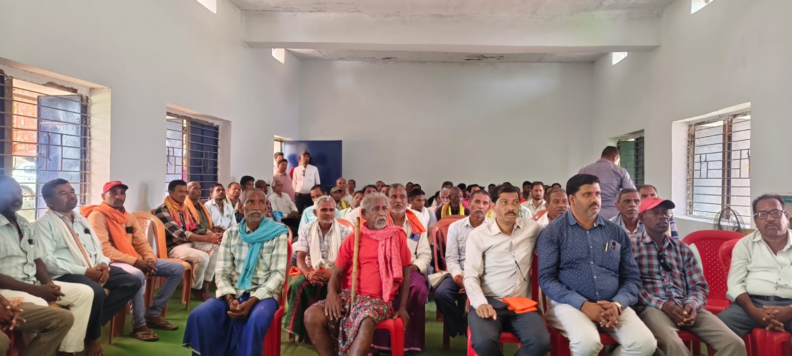 बैठक मे उपस्थित किसान