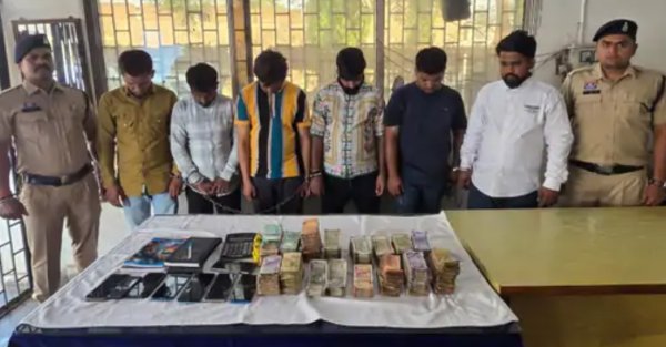 सट्टा रैकेट का भंडाफोड़:  9 लाख से अधिक नकद और 13 लाख का सामान जब्त, 6 गिरफ्तार