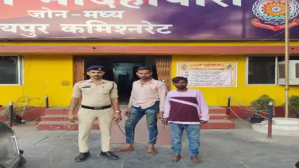 पुलिस चेकिंग: 8 पर कार्रवाई, फरार वारंटी गिरफ्तार, अवैध चाकू बरामद