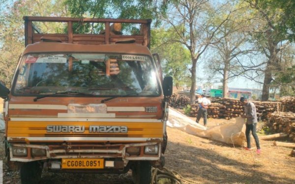 बड़ी कार्रवाई: महासमुंद वनमंडल में ट्रक सहित 1.858 घनमीटर लकड़ी जब्त, चालक गिरफ्तार