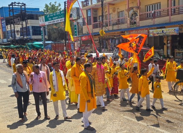अष्टप्रहरी हरिनाम यज्ञ संकीर्तन का भव्य शुभारंभ, निकली कलश यात्रा