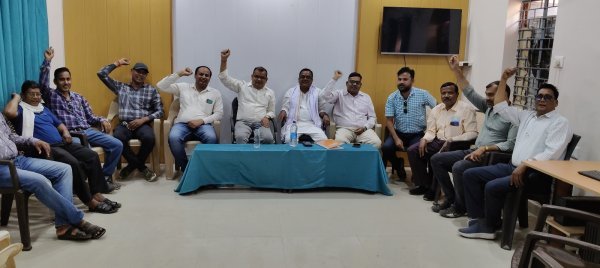 बीईओ के खिलाफ शिक्षकों का बिगुल : 15 अप्रैल को घेराव, नहीं मानी मांगें तो आमरण अनशन