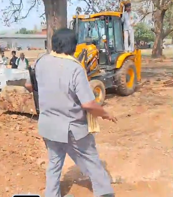 FIR से बढ़ा तनाव : पुरुषोत्तमपुर में दान की जमीन पर कब्जे का आरोप