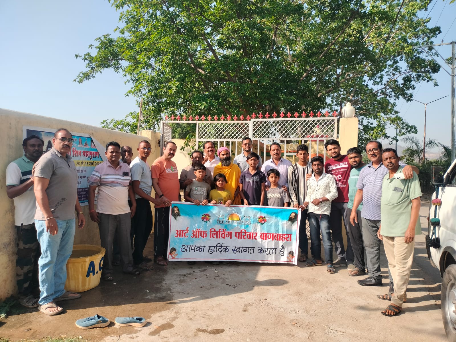गर्मी में बेजुबानों को राहत: Art of Living परिवार बागबाहरा ने शुरू किया कोटना सेवा अभियान