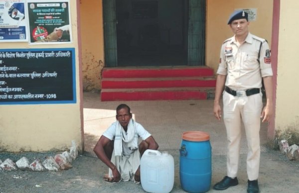 50 लीटर महुआ शराब जब्त, एक आरोपी गिरफ्तार