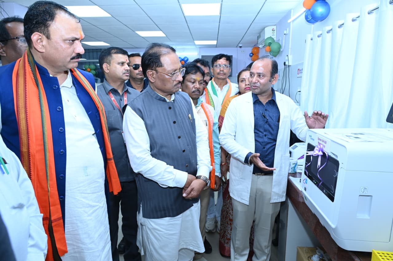सुकमा जिला अस्पताल में मुख्यमंत्री Vishnu Deo Sai ने ‘अटल आरोग्य लैब’ का शुभारंभ करते हुए
