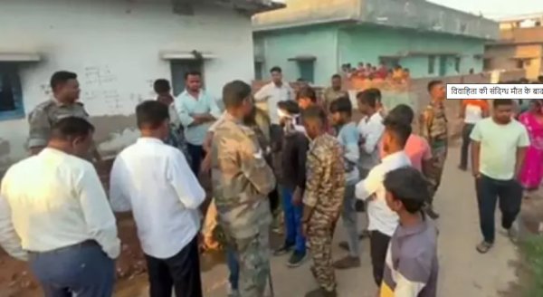 विवाहिता की संदिग्ध मौत के बाद भारी बवाल, आक्रोशित परिजनों ने ससुराल फूंका