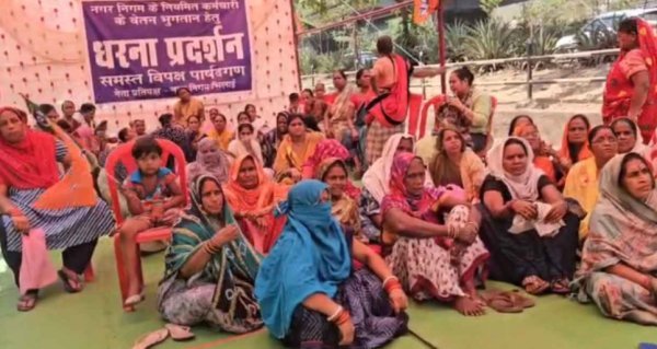 भिलाई नगर निगम में वेतन संकट गहराया: मार्च की सैलरी अटकी, कर्मचारियों और विपक्ष का प्रदर्शन तेज