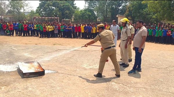 अग्निशमन सेवा सप्ताह: रैली और मॉक ड्रिल से दिया जागरूकता का संदेश