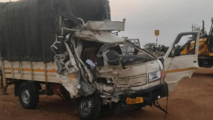 हादसे मे क्षतिग्रस्त वाहन