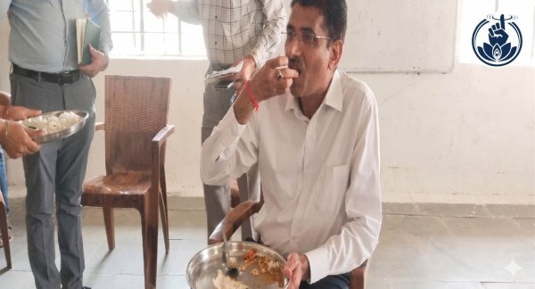 गुणवत्ता पर सवाल :  दाल निकली ज्यादा तीखी, कलेक्टर ने मौके पर जांच कर व्यवस्था सुधारने के दिए सख्त निर्देश