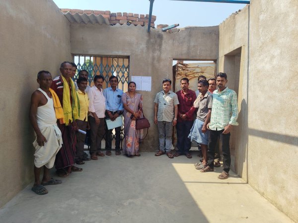 स्कूल मामला गरमाया: बंदी आदेश के बाद भी चल रहा निजी स्कूल, एडमिशन प्रचार से बढ़ा विवाद