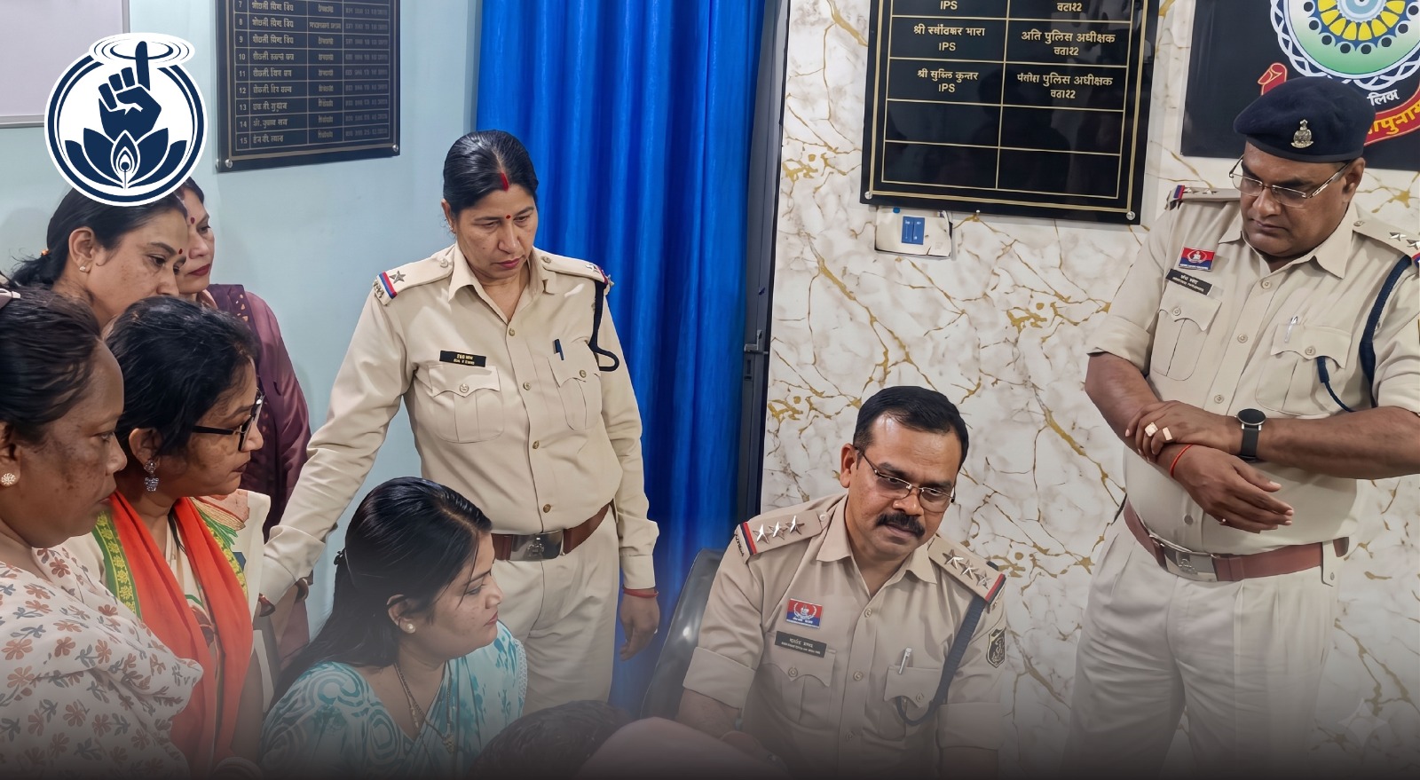 एफआईआर दर्ज करने थाने पहुंचे