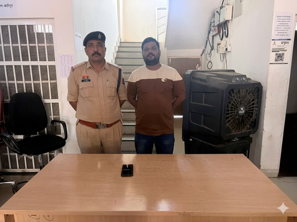 सट्टा कारोबार पर कार्रवाई: दो मामलों में आरोपी गिरफ्तार, मोबाइल और नकदी जब्त