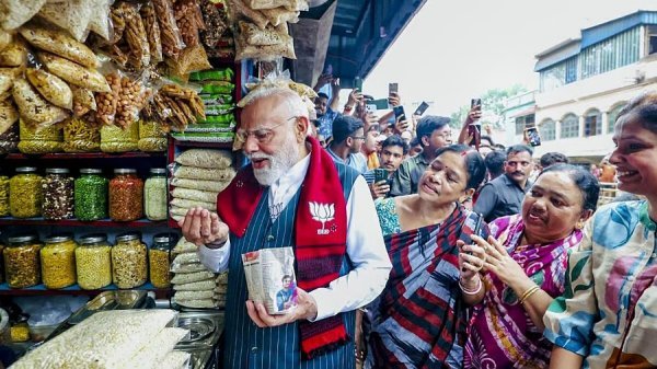 मोदी का दौरा : पीएम मोदी का चुनावी हमला और झालमुड़ी संग हल्का-फुल्का अंदाज़, राजनीतिक सरगर्मी तेज