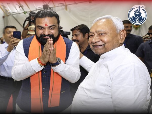 सियासत में बड़ा बदलाव : सत्ता परिवर्तन के बीच नीतीश कुमार के प्रभाव और जेडीयू की आगे की रणनीति पर सवाल