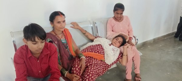 तेज रफ्तार बाइक ने महिला को मारी टक्कर, पहचान के बाद भी वाहन जब्त नहीं, न्याय के लिए दर-दर भटक रही पीड़िता