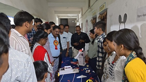 समर कैंप में बच्चों ने दूरबीन से जाना ब्रह्मांड का रहस्य, स्काई वॉचिंग बना आकर्षण का केंद्र