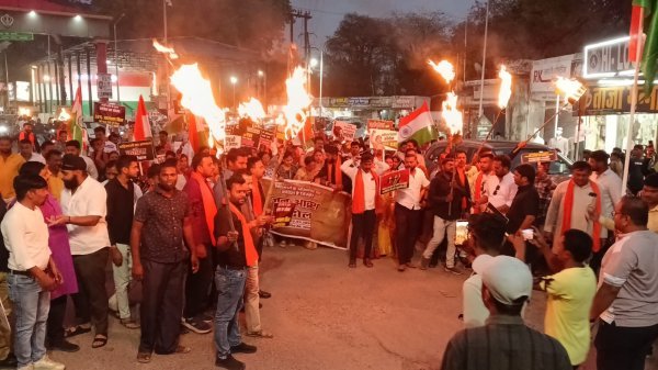 भाजयुमो की मशाल रैली: नारी वंदन अधिनियम के समर्थन में प्रदर्शन, राहुल गांधी का पुतला दहन
