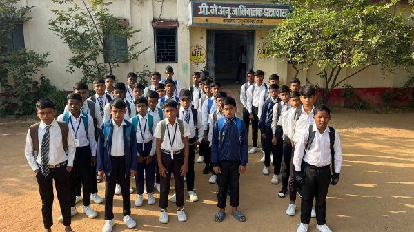 बागबाहरा छात्रावास बना सफलता की मिसाल, एक ही सत्र में 7 छात्रों का प्रयास विद्यालय में चयन