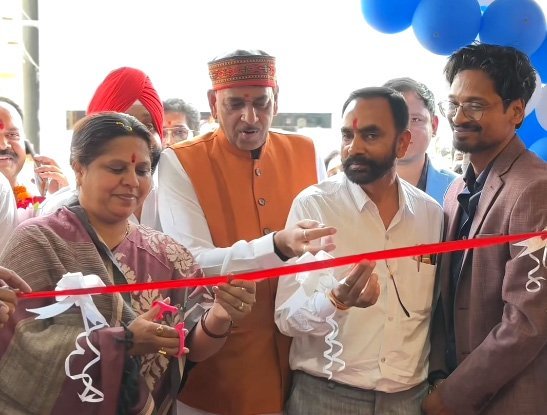 महासमुंद में स्वास्थ्य सेवाओं को मिली नई दिशा, दीना ग्लोबल हॉस्पिटल का शुभारंभ