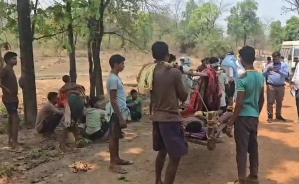 खाट पर सिस्टम : 19 KM पैदल सफर कर मरीज पहुंचा अस्पताल, कांकेर से वायरल वीडियो ने खोली स्वास्थ्य व्यवस्था की पोल