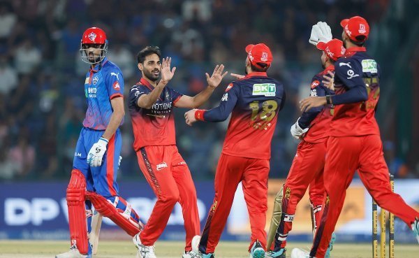 IPL 2026 : बेंगलुरु का 'विराट' प्रहार, दिल्ली को 9 विकेट से रौंदकर प्लेऑफ के करीब पहुंची RCB