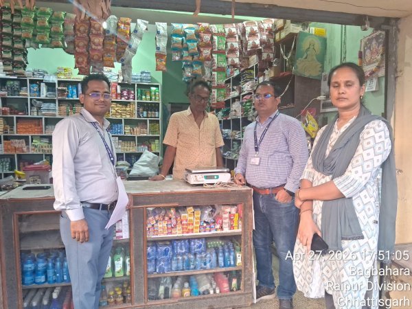 सही दवा, शुद्ध आहार अभियान : बागबाहरा में खाद्य व औषधि दुकानों पर सघन जांच, 30 स्ट्रीट वेंडर्स का निरीक्षण