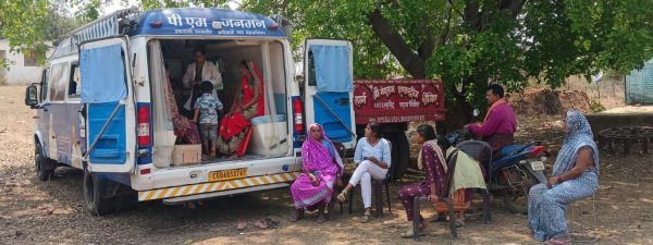 छत्तीसगढ़ के दुर्गम वनांचलों में मोबाइल मेडिकल यूनिट बनी वरदान, 3.5 महीनों में 2035 ग्रामीणों को मिला घर के पास इलाज