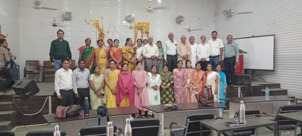 स्वामी आत्मानंद विद्यालय में सेवानिवृत्त प्राचार्य हेमेंद्र आचार्य एवं शिक्षक बालकिशन चंद्राकर का भावपूर्ण सम्मान समारोह