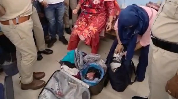 गौमांस की तस्करी : बिलासपुर रेलवे स्टेशन पर सूटकेस में  महिलाएं ले जा रही थी गौमांस, हुए गिरफ्तार