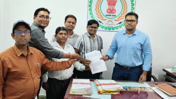 सुप्रीम कोर्ट के टीईटी निर्णय के खिलाफ शिक्षकों ने सौंपा ज्ञापन, अनिवार्यता शिथिल करने की मांग