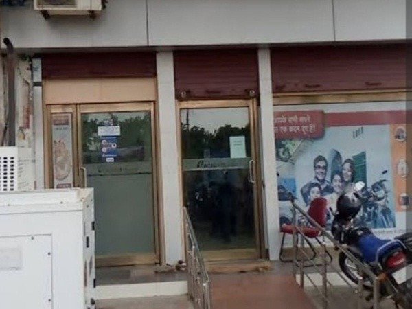 बैंक में सेंधमारी : डिप्टी मैनेजर ने पति के साथ मिलकर रचा ₹1.38 करोड़ का गोल्डन घोटाला