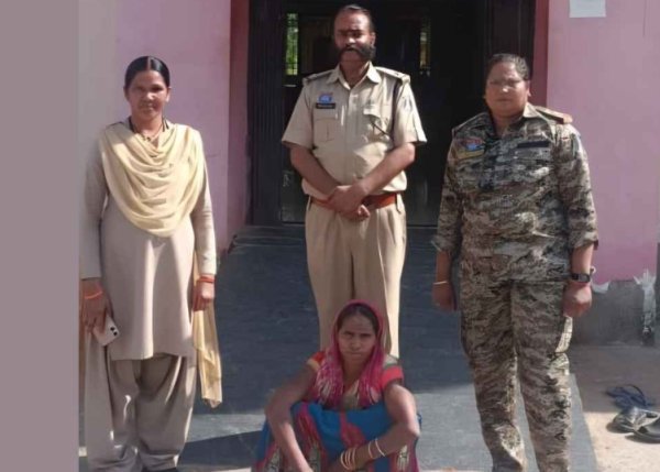 इश्क बना मौत का कारण : पति को रंगे हाथ पकड़ते ही पत्नी का खौफनाक वार, पड़ोसन की पीट-पीटकर हत्या