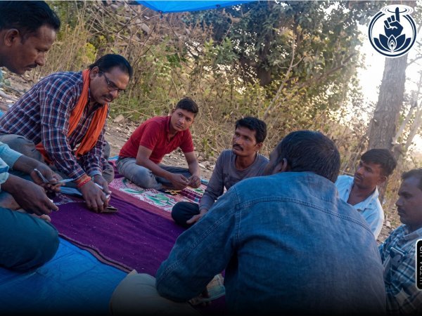 जुए का खेल : जंगल बना मिनी कसीनो, पुलिस के जवान ही सिविल ड्रेस में पत्तों के साथ मिले