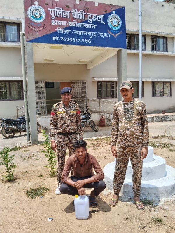 पुलिस का एक्शन : 8 थाना क्षेत्रों में छापेमारी, भारी मात्रा में शराब और वाहन जब्त