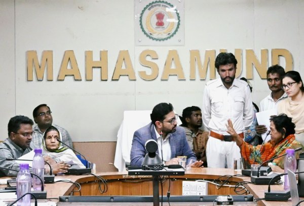 कलेक्टर लंगेह ने जनदर्शन में सुनी 65 समस्याएं, त्वरित निराकरण के निर्देश दिए