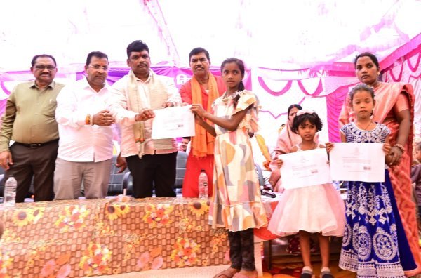 सुशासन तिहार के अंतर्गत बागबाहरा के ग्राम परसूली में समाधान शिविर का आयोजन