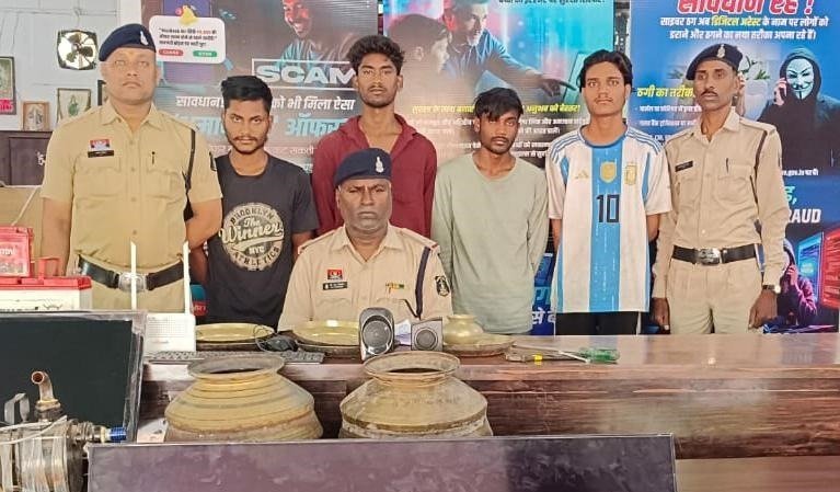 युवति को ब्लैकमेल कर रहे युवक गिरफ्तार