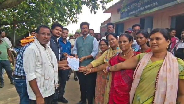 देवभोग में सरपंचों का धरना : काम नहीं मिलने से नाराज, सुशासन तिहार से बनाई दूरी