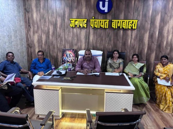 बागबाहरा में लोक निर्माण समिति की बैठक, विकास कार्यों की गुणवत्ता और समय-सीमा पर जोर